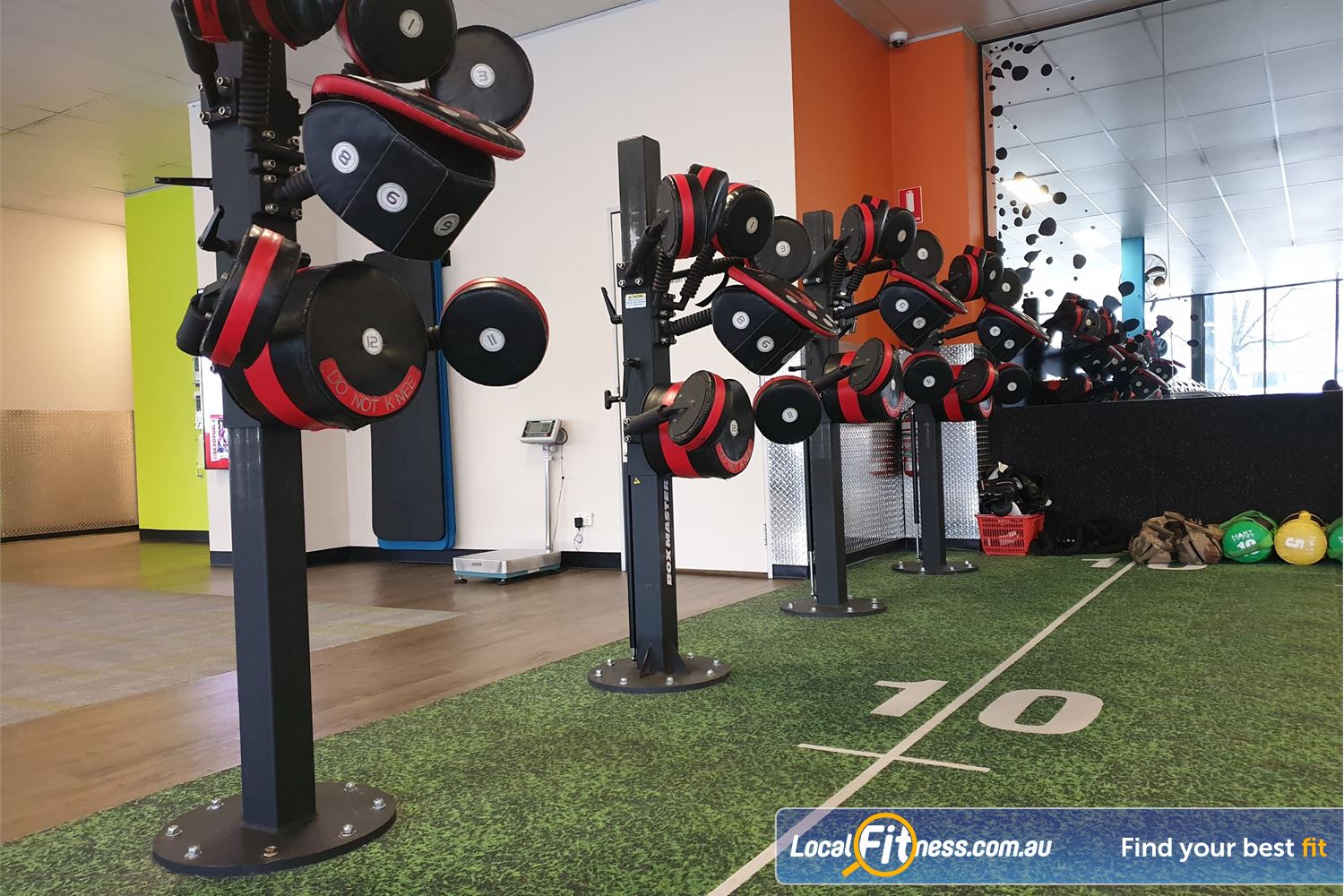 Fit n Fast Belconnen Experience the Boxmaster training system for your Belconnen boxing workout.