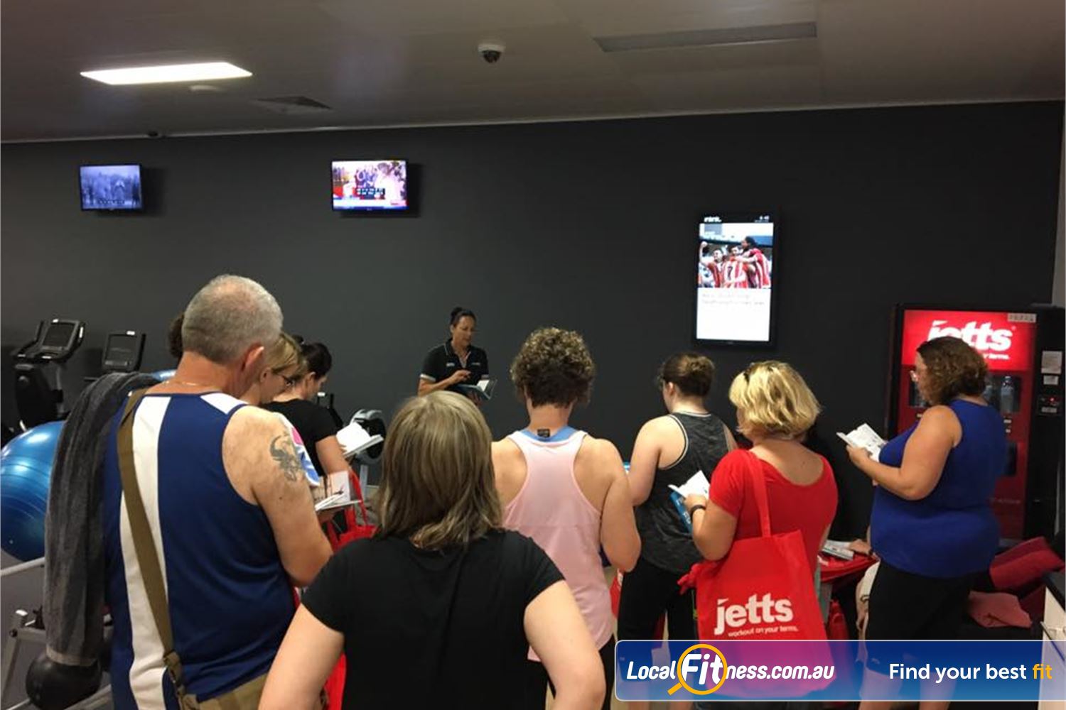 Jetts Fitness Near Burpengary Narangba small group personal training is a great way to get results and have fun.