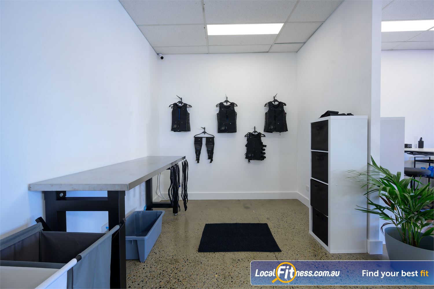 20v EMS Studio Gold Coast Near Mermaid Beach Small electrical impulses are sent to your muscles to make them contract through hi-tech undergarments.